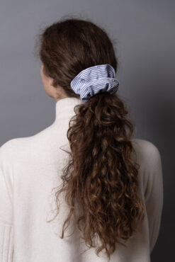 Scrunchie grande fantasia righe bianco blu