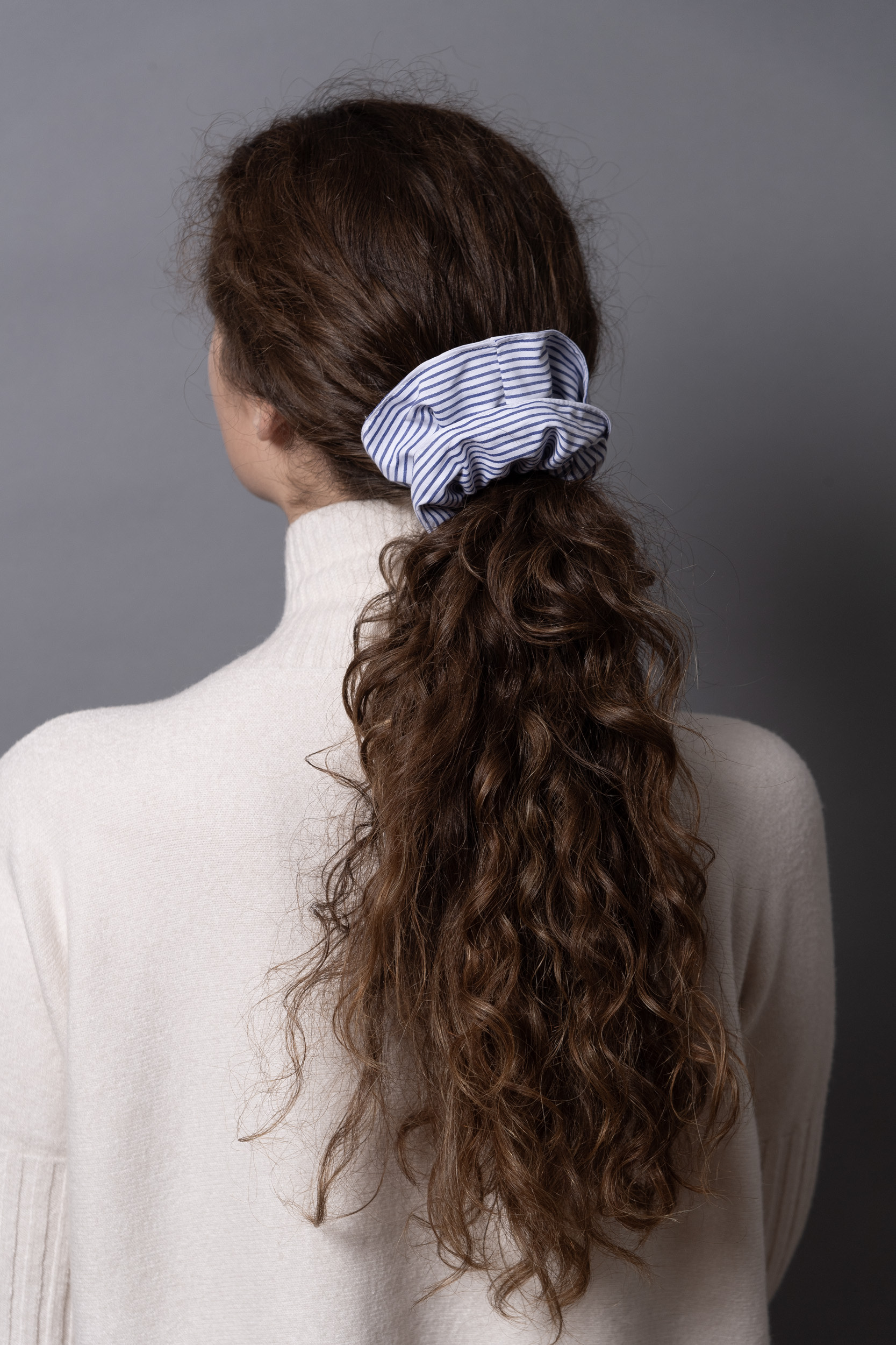 Scrunchie grande fantasia righe bianco blu